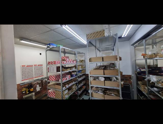 600M² WAREHOUSE FOR SALE IN KRUGERSDORP CENTRAL